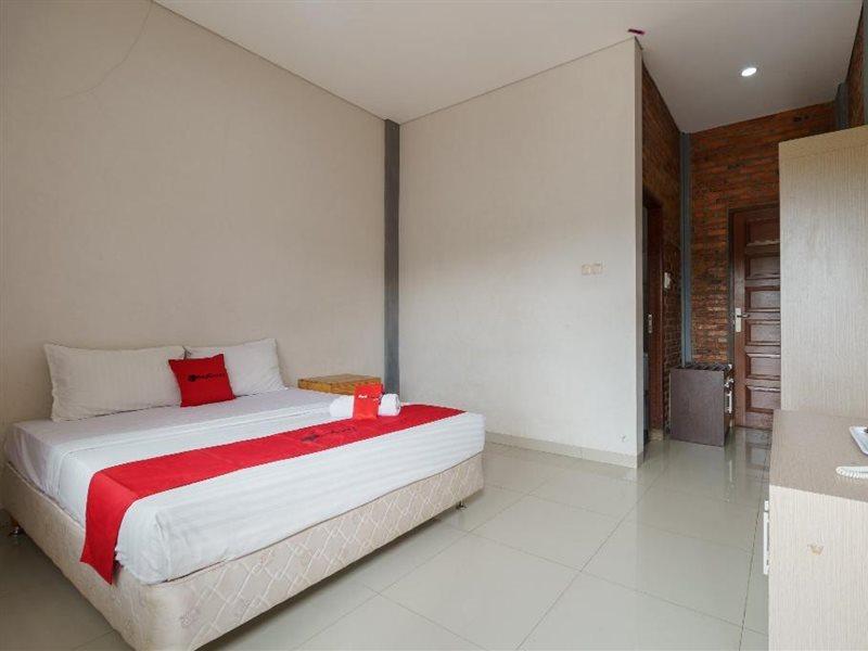 Reddoorz Plus At Hotel Negeri Baru Lodaya Puncak Bogor Exterior foto