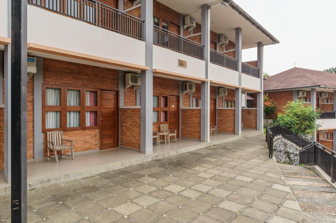 Reddoorz Plus At Hotel Negeri Baru Lodaya Puncak Bogor Exterior foto